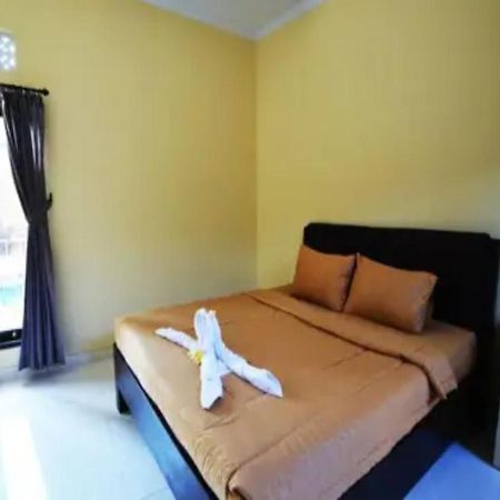 Oyo Flagship 91237 Ratu Guest House Kedunganan Экстерьер фото